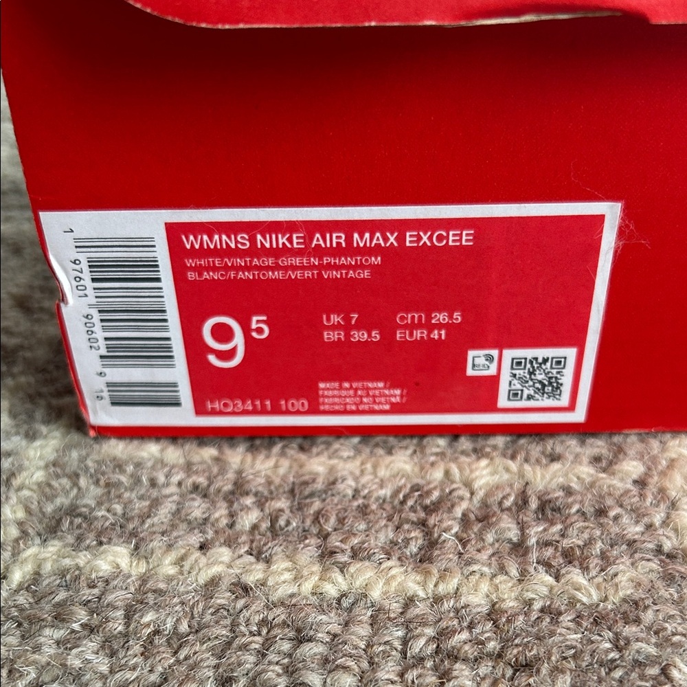 Nike Air Max Excee in White and Green